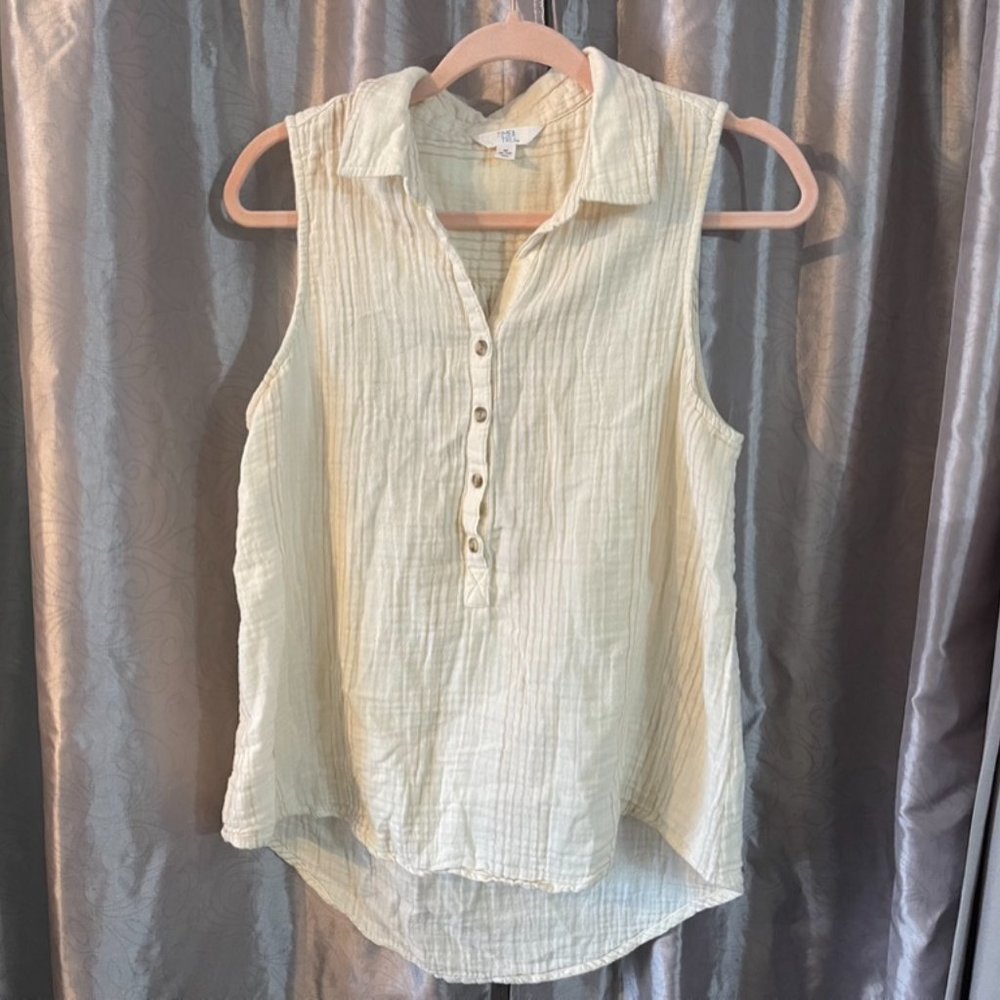 Time & Tru, Medium slevless blouse.